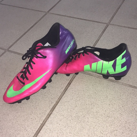 womens nike soccer cleats with sock